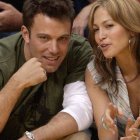 Ben Affleck y Jennifer López durante un evento en los años 2000.