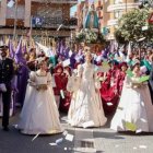 La Reina del Emcuentro de Torrent junto a la Virgen