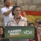 La candidata de Vox, Macarena Olona, en un mitin en Lucena.