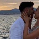 Marco y Sandra, disfrutando de su boda a la caída del sol en Mallorca. Instagram.