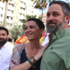 El líder de Vox, Santiago Abascal, junto a la ex del partido, Macarena Olona, hace poco más de un año haciendo campaña en Andalucía.