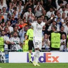 Vinícius celebra su gol en la ida de semifinales de Champions ante el Manchester City en el Santiago Bernabéu.