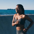 Mujer haciendo running. Fuente: Pexels / Rfstudio