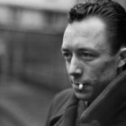 Camus, en uno de sus más célebres retratos