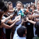 Pablo Iglesias, hace unos meses, rodeado de prensa