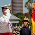 El Rey ante la bandera, este sábado en Sevilla