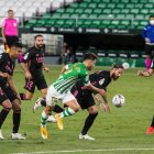 El partido Betis-Real Madrid se decidió con mucha polémica.