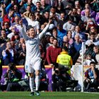 Cristiano Ronaldo, celebrando uno de sus goles que consiguió vistiendo la camiseta del Real Madrid.