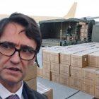 Un avión con material sanitario y el ministro Illa