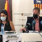 El alclade de Sant Joan, Santiago Román, y la concejala de Cultura, Esther Donate, durante la presentación de las actividades del 9 d'Octubre