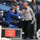 Tuchel y Guardiola se saludan en un reciente encuentro de la Premier entre Chelsea y City.