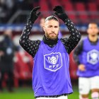 Sergio Ramos calentando durante un partido con el PSG esta temporada.