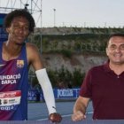 El atleta Jordan Díaz y el alcalde de La Nucía Bernabé Cano