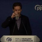 Momento en el que se fue la luz en la sede del PP