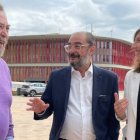 Foto de archivo de Juan Alberto Belloch junto al presidente en funciones de Aragón, Javier Lambán