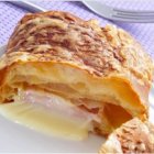 Hojaldre relleno de jamón y queso