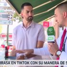 El reportero de 'AD' (Canal Sur) junto a Cristian Ventura.