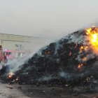 Bomberos sofocan el incendio en la planta de clasificación