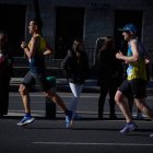 Corredores por las calles de Madrid.