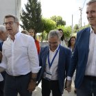 Feijóo, junto al presidente gallego Alfonso Rueda, en el congreso provincial del PP en Orense.