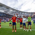 Los jugadores de la selección española celebran tras un partido.