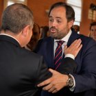 Emiliano García Page, presidente de Castilla-La Mancha, y Paco Núñez, lider del PP regional