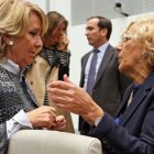 Esperanza Aguirre conversa con Manuela Carmena