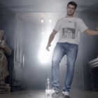 Morata como actor en el videoclip de Taburete.