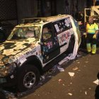 Un coche de la Guardia Civil destrozado el mismo día en que el Cuerpo sufrió un largo acoso de 24 horas encabezado por entidades enlazadas con el Govern