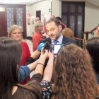 José Luis Ábalos, atiende a los medios de comunicación antes de su conferencia en el Ateneo.