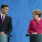 Pedro Sánchez y Ángela Merkel, este martes en su comparecencia conjunta en Berlín.