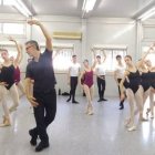 Alumnos del Conservatorio Profesional de Danza de Valencia, durante una clase