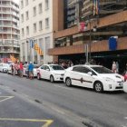 Los taxistas valencianos no ven las promesas de Fomento suficientes