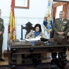 La ministra de Defensa, Margarita Robles, durante su visita reciente al Archivo General de Ávila.