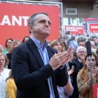 Franco y los socialistas madrileños aplaudiendo a Rubalcaba.