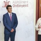 Ximo Puig, Jorge Rodríguez y Susana Díaz en el Ayuntamiento de Ontinyent.