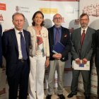 La ministra Reyes Maroto, junto a la directiva de Farmaindustria en los cursos de la UIMP