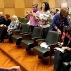 Momento del escrache feminista a Vox en Zaragoza.