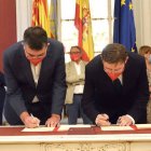 El titular de les Corts, Enric Morera, y el presidente Puig la semana pasada durante la firma del documento de Reconstrucción