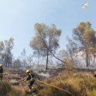 En la extinción participan más de cincuenta bomberos y los dos helicópteros del Consorcio Provincial