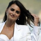 Penélope Cruz vuelve a cambiar de look... y también el favorece.