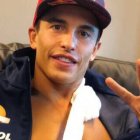 Marc Márquez, con su brazo lesionado.