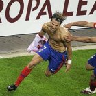 Diego Forlán, junto al Kun Agüero, celebrando el gol que dio al Atleti la Europa League de 2010.