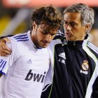 Pedro León con Mourinho, durante su efímera etapa en el Real Madrid.