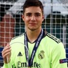 Lucas Cañizares, con el trofeo de la Youth League.