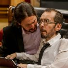 Pablo Iglesias junto a Pablo Echenique en el Congreso de los Diputados