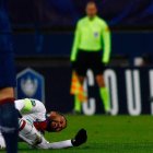 Neymar cayó lesionado en el partido de Copa ante el Caen.