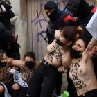 Las activistas de Femen que han intentado reventar la votación de Ignacio Garriga.