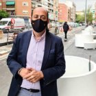 El concejal de Vox, Vicente Montáñez, en la calle Ramiro de Maeztu