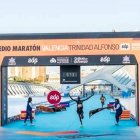 Kibiwott Kandie, entrando en la meta de la última Media Maratón de Valencia.